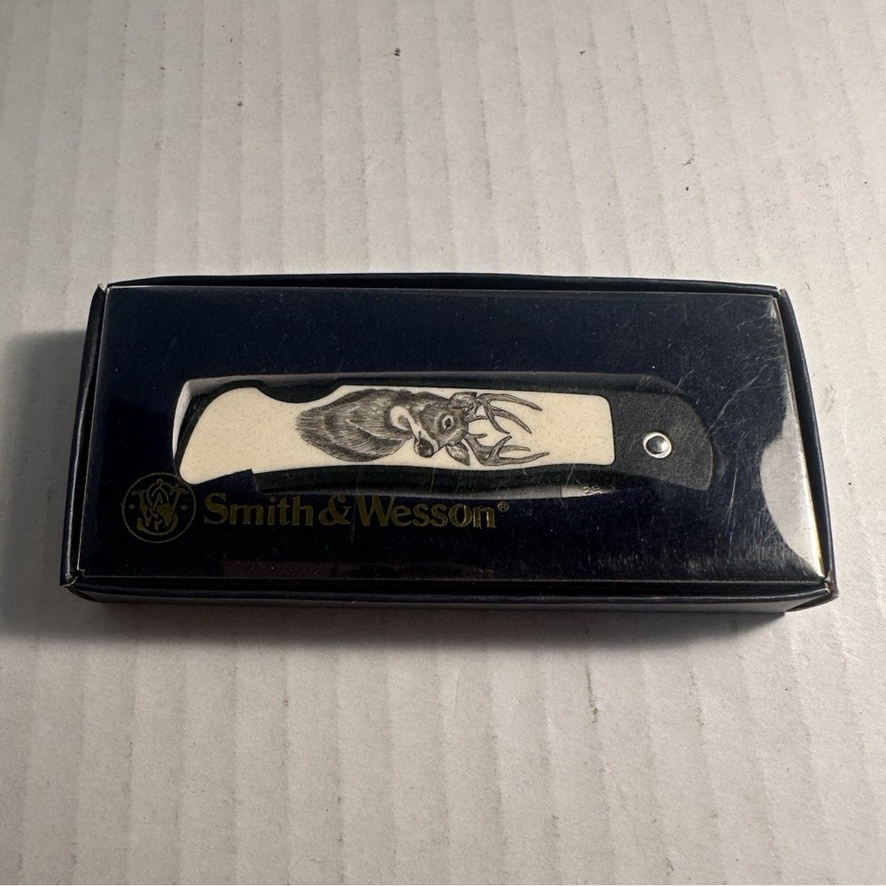 Smith & Wesson Scrimshaw Deer Folding Pocketknife Black White Handle Original